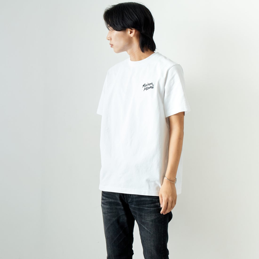 MAISON KITSUNE [メゾン キツネ] ハンドライティング コンフォート Tシャツ [MM00126KJ0118] M186 WHT/B &&モデル身長：179cm 着用サイズ：M&&