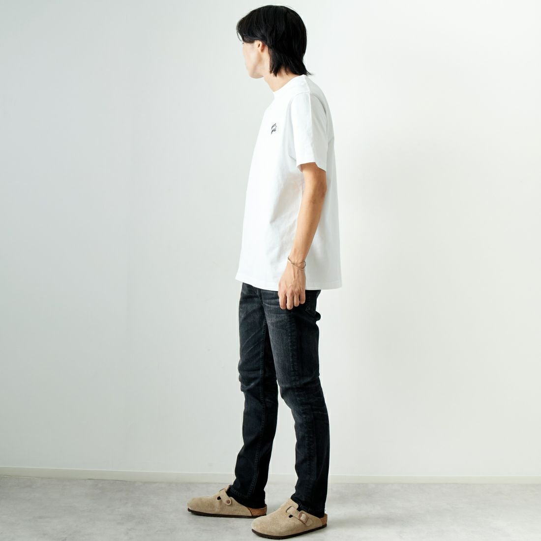 MAISON KITSUNE [メゾン キツネ] ハンドライティング コンフォート Tシャツ [MM00126KJ0118] M186 WHT/B &&モデル身長：179cm 着用サイズ：M&&