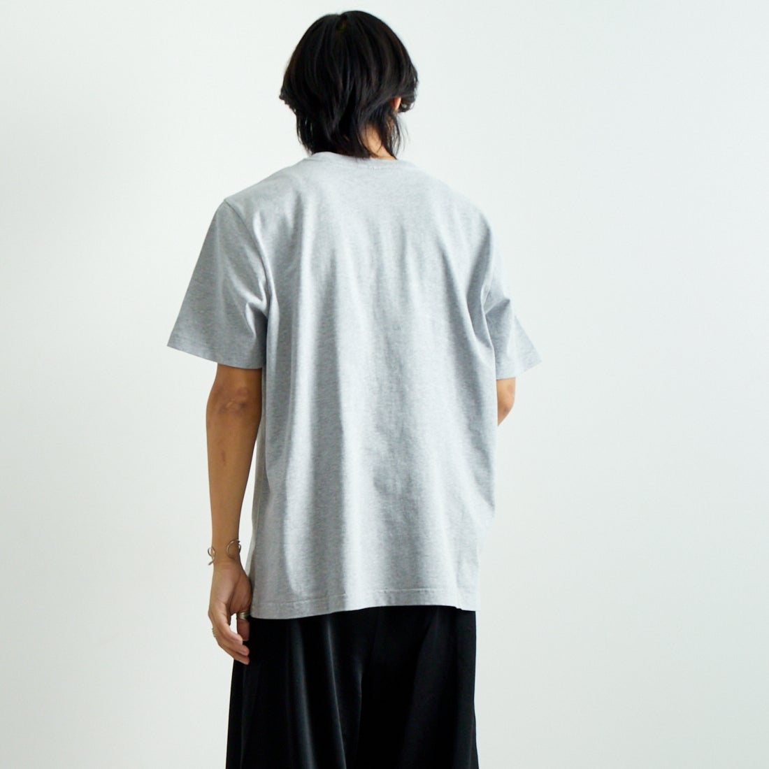 MAISON KITSUNE [メゾン キツネ] ハンドライティング コンフォート Tシャツ [MM00126KJ0118] O121 L.GRY &&モデル身長：179cm 着用サイズ：L&&