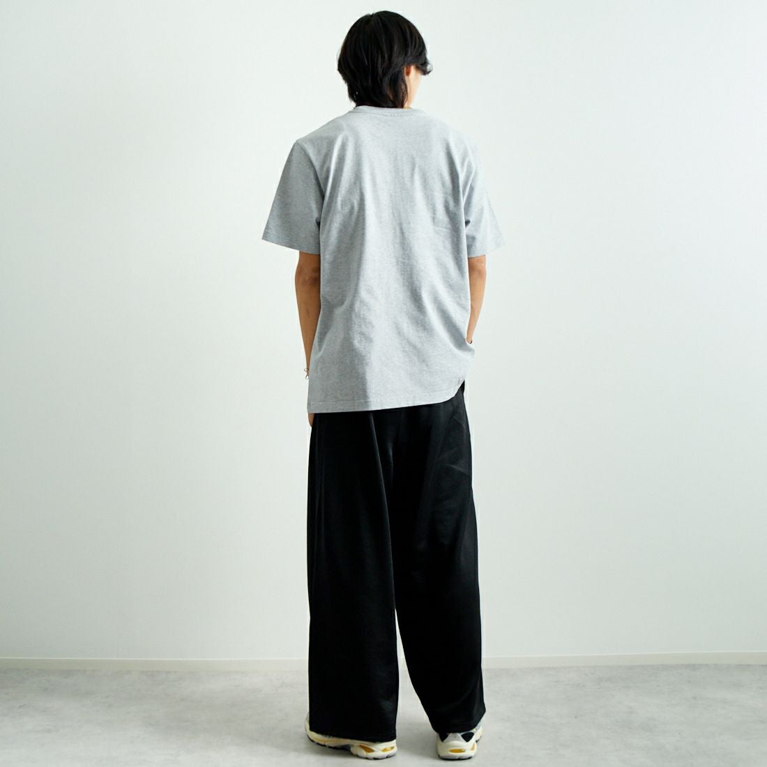 MAISON KITSUNE [メゾン キツネ] ハンドライティング コンフォート Tシャツ [MM00126KJ0118] O121 L.GRY &&モデル身長：179cm 着用サイズ：L&&