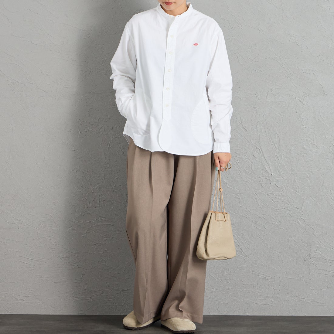 DANTON [ダントン] オックスフォード バンドカラーシャツ [DT-B0279SOX] WHITE &&モデル身長：156cm 着用サイズ：38&&