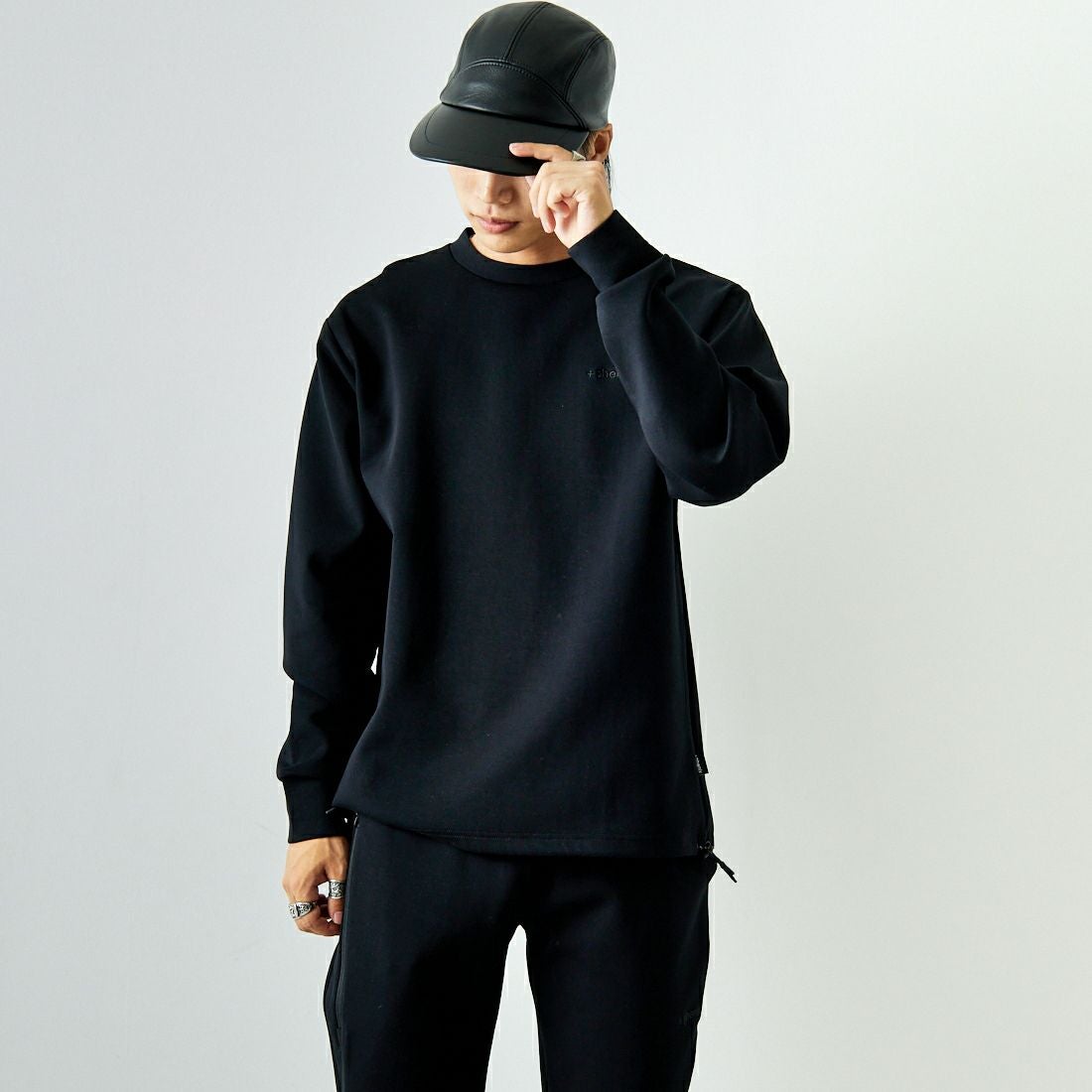 +phenix [プラスフェニックス] 別注 ダンボールニット クルーネックスウェット [POO-24039IN-JF] BLACK &&モデル身長：179cm 着用サイズ：L&&