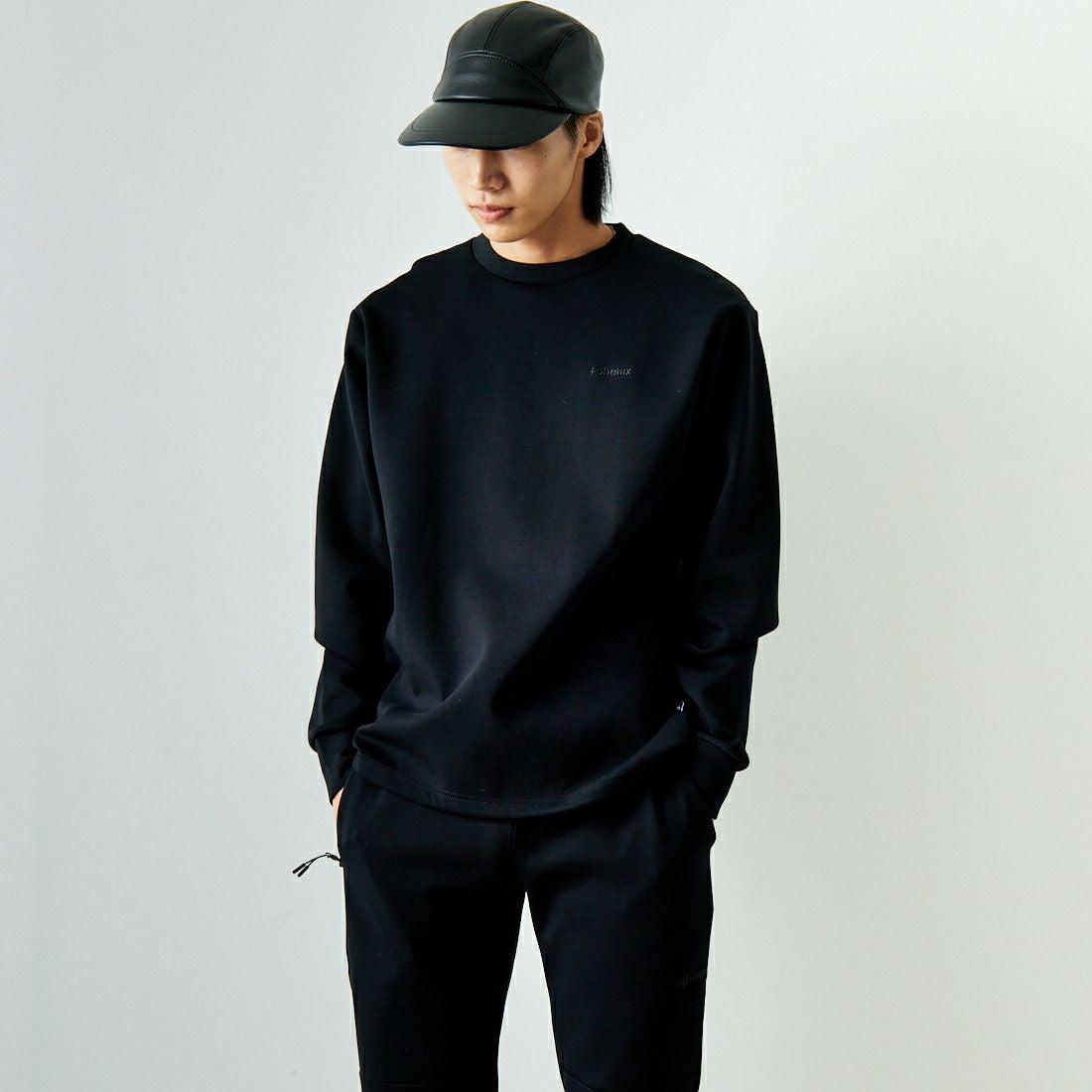 +phenix [プラスフェニックス] 別注 ダンボールニット クルーネックスウェット [POO-24039IN-JF] BLACK &&モデル身長：179cm 着用サイズ：L&&