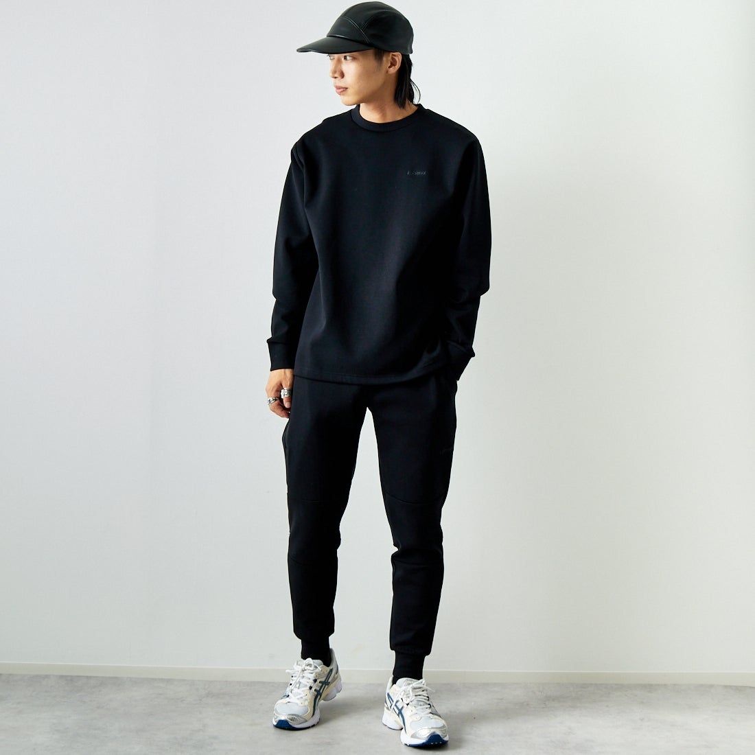 +phenix [プラスフェニックス] 別注 ダンボールニット クルーネックスウェット [POO-24039IN-JF] BLACK &&モデル身長：179cm 着用サイズ：L&&