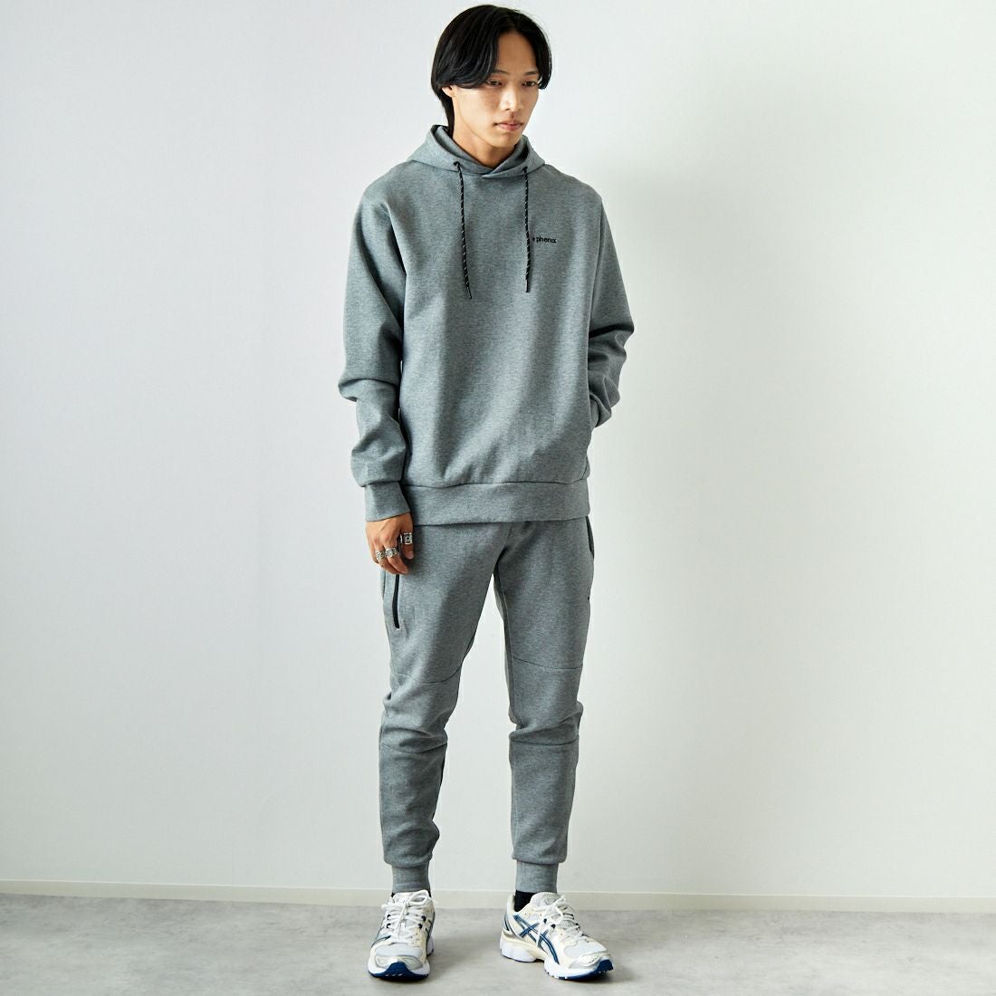 +phenix [プラスフェニックス] 別注 ダンボールニット スウェットパーカー [POO-24038IN-JF] GRAY &&モデル身長：179cm 着用サイズ：L&&