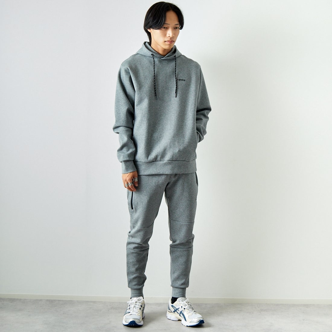 +phenix [プラスフェニックス] 別注 ダンボールニット スウェットパーカー [POO-24038IN-JF] GRAY &&モデル身長：179cm 着用サイズ：L&&