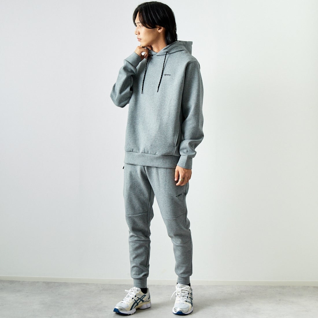 +phenix [プラスフェニックス] 別注 ダンボールニット スウェットパーカー [POO-24038IN-JF] GRAY &&モデル身長：179cm 着用サイズ：L&&
