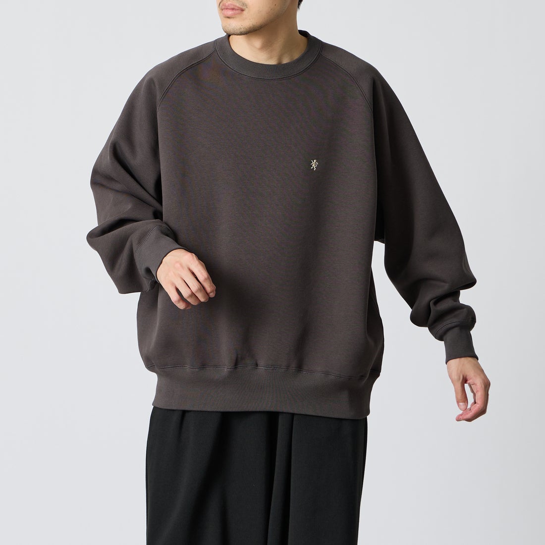 Gymphlex [ジムフレックス] スウィングスリーブ クルーネックスウェット [GY-C0292TCF] CHARCOAL &&モデル身長：168cm 着用サイズ：L&&