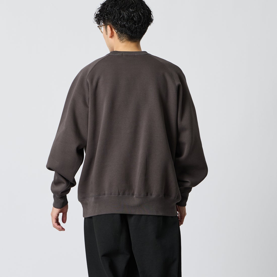 Gymphlex [ジムフレックス] スウィングスリーブ クルーネックスウェット [GY-C0292TCF] CHARCOAL &&モデル身長：168cm 着用サイズ：L&&