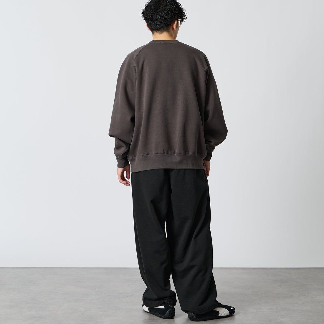 Gymphlex [ジムフレックス] スウィングスリーブ クルーネックスウェット [GY-C0292TCF] CHARCOAL &&モデル身長：168cm 着用サイズ：L&&
