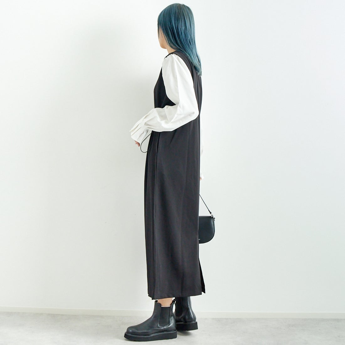 Maison de L'allure [メゾン ドゥ ラリュール] 布帛ドッキングドロストワンピース [M24132013] 02 BLK/OFF &&モデル身長：167cm 着用サイズ：F&&