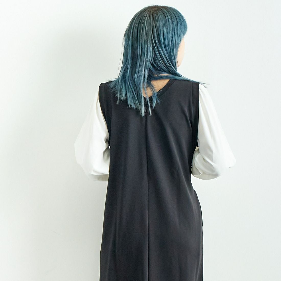 Maison de L'allure [メゾン ドゥ ラリュール] 布帛ドッキングドロストワンピース [M24132013] 02 BLK/OFF &&モデル身長：167cm 着用サイズ：F&&