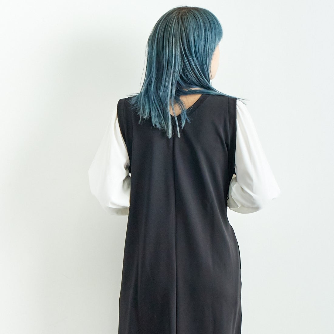 Maison de L'allure [メゾン ドゥ ラリュール] 布帛ドッキングドロストワンピース [M24132013] 02 BLK/OFF &&モデル身長：167cm 着用サイズ：F&&