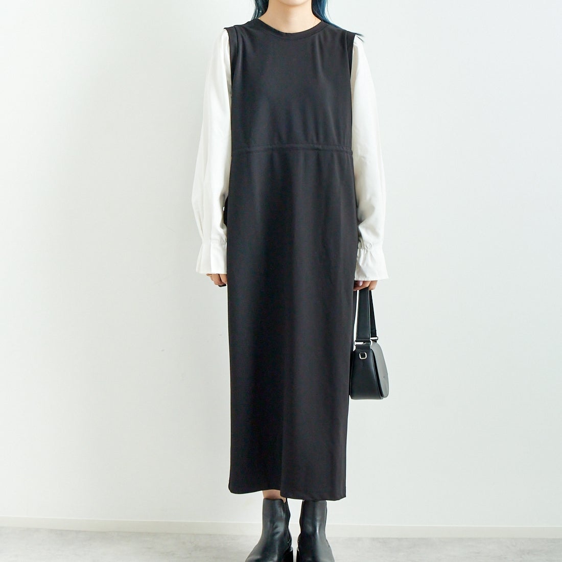 Maison de L'allure [メゾン ドゥ ラリュール] 布帛ドッキングドロストワンピース [M24132013] 02 BLK/OFF &&モデル身長：167cm 着用サイズ：F&&