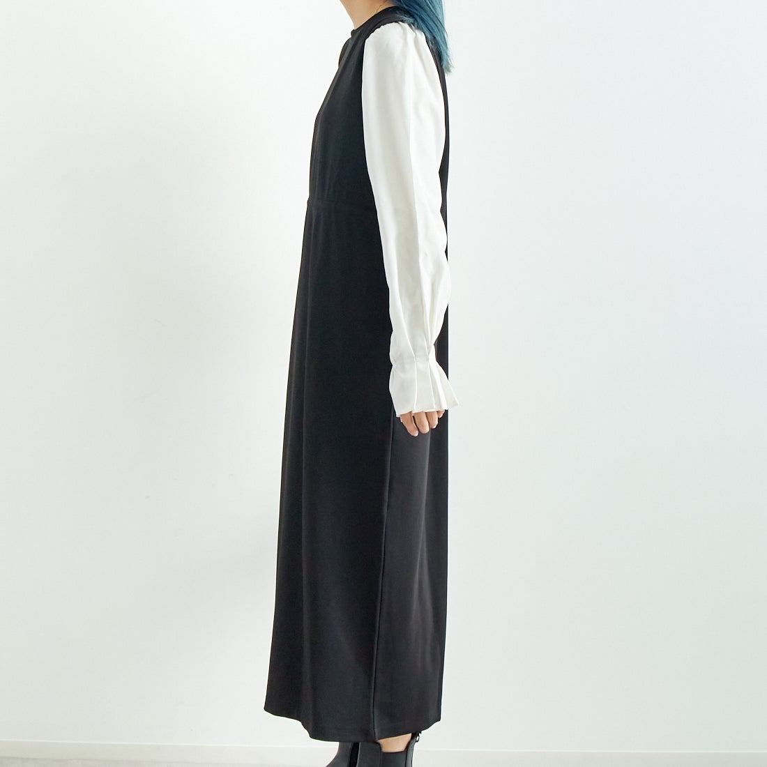 Maison de L'allure [メゾン ドゥ ラリュール] 布帛ドッキングドロストワンピース [M24132013] 02 BLK/OFF &&モデル身長：167cm 着用サイズ：F&&