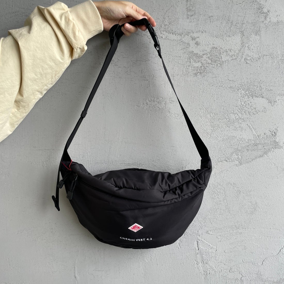 DANTON [ダントン] ポリエステルタフタ スリングバッグ [CHEMIN-VERT-42] BLACK