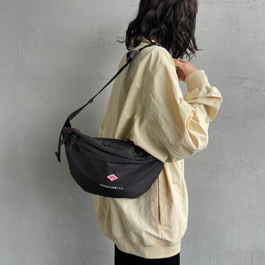 DANTON [ダントン] ポリエステルタフタ スリングバッグ [CHEMIN-VERT-42] BLACK
