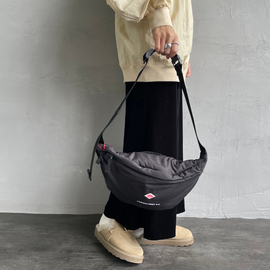 DANTON [ダントン] ポリエステルタフタ スリングバッグ [CHEMIN-VERT-42] BLACK