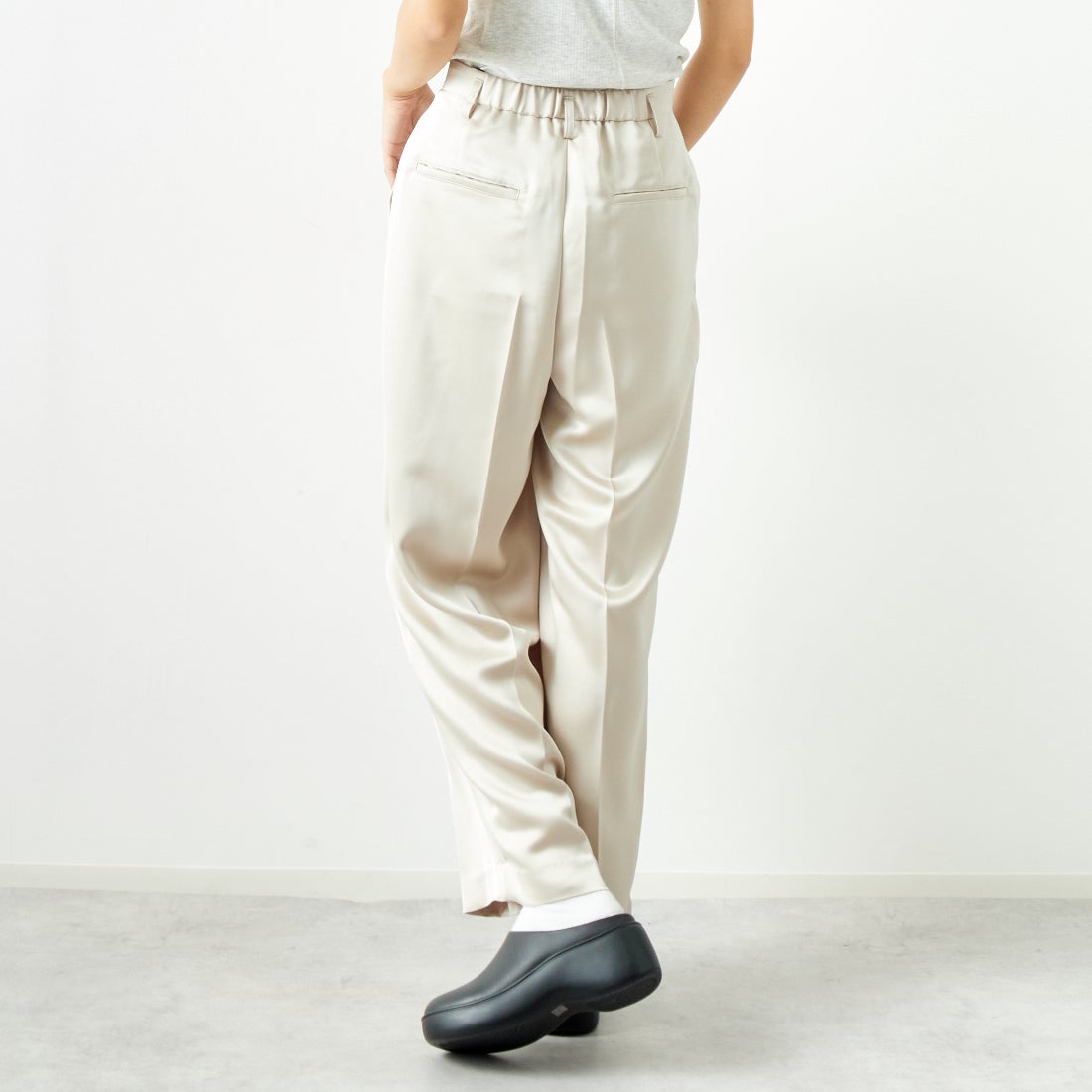 ma couleur [マ クルール] シルキーサテン ダブルクロスタックワイドパンツ [J-4659] 810 BEIGE &&モデル身長：167cm 着用サイズ：38&&