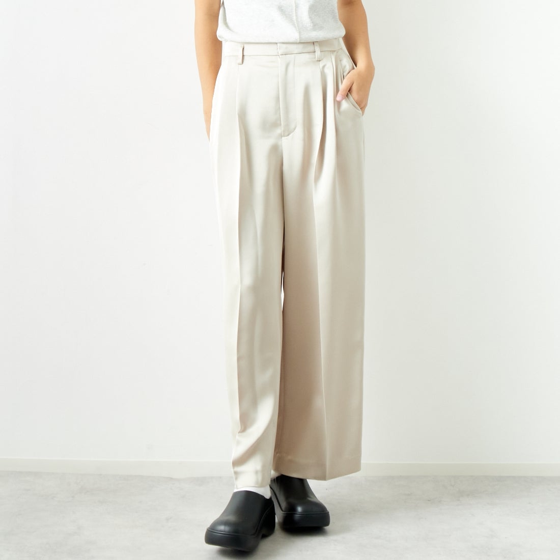ma couleur [マ クルール] シルキーサテン ダブルクロスタックワイドパンツ [J-4659] 810 BEIGE &&モデル身長：167cm 着用サイズ：38&&