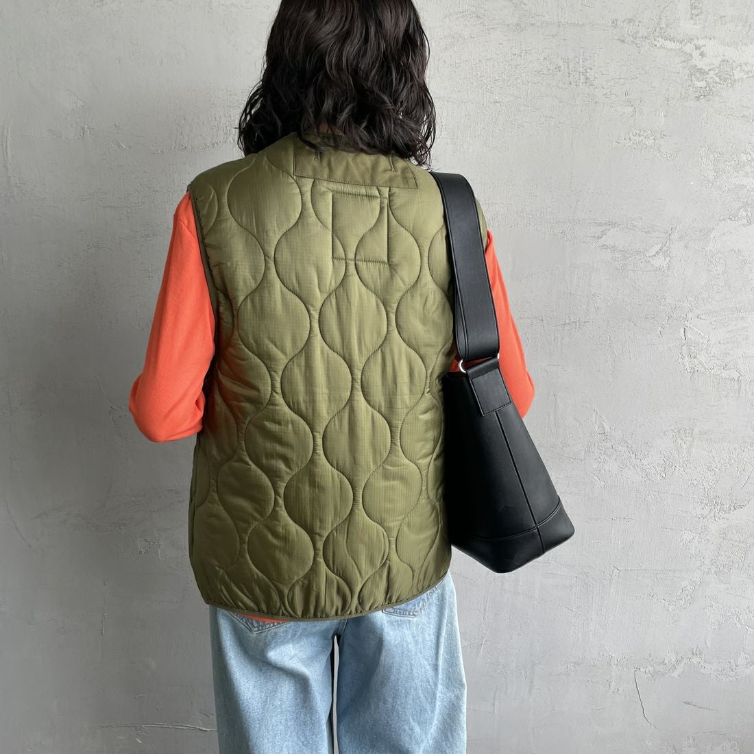 MILITARY [ミリタリー] 別注 フロントリボンキルティングベスト [T-247890000-JF] KHAKI &&モデル身長：160cm 着用サイズ：M&&