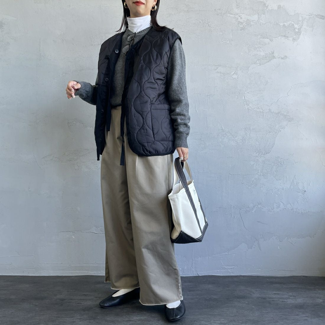 MILITARY [ミリタリー] 別注 フロントリボンキルティングベスト [T-247890000-JF] BLACK &&モデル身長：163cm 着用サイズ：L&&