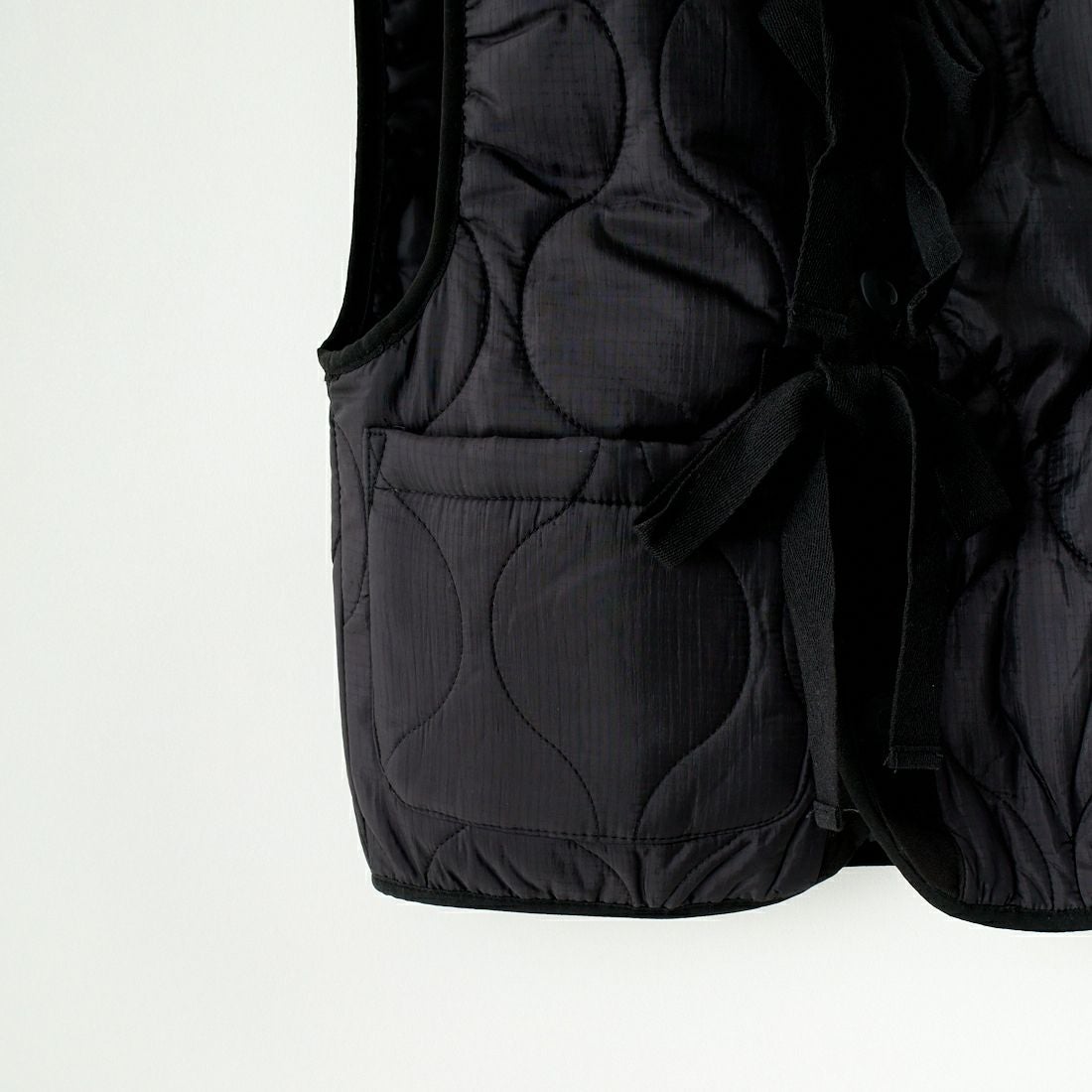 MILITARY [ミリタリー] 別注 フロントリボンキルティングベスト [T-247890000-JF] BLACK