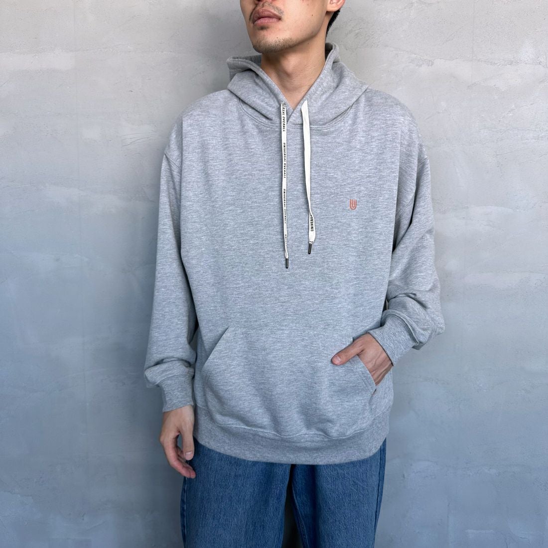 UNIVERSAL OVERALL [ユニバーサルオーバーオール] 別注 ワンポイントロゴ刺繍 スウェットパーカー [U2431230IN-JF] ASH