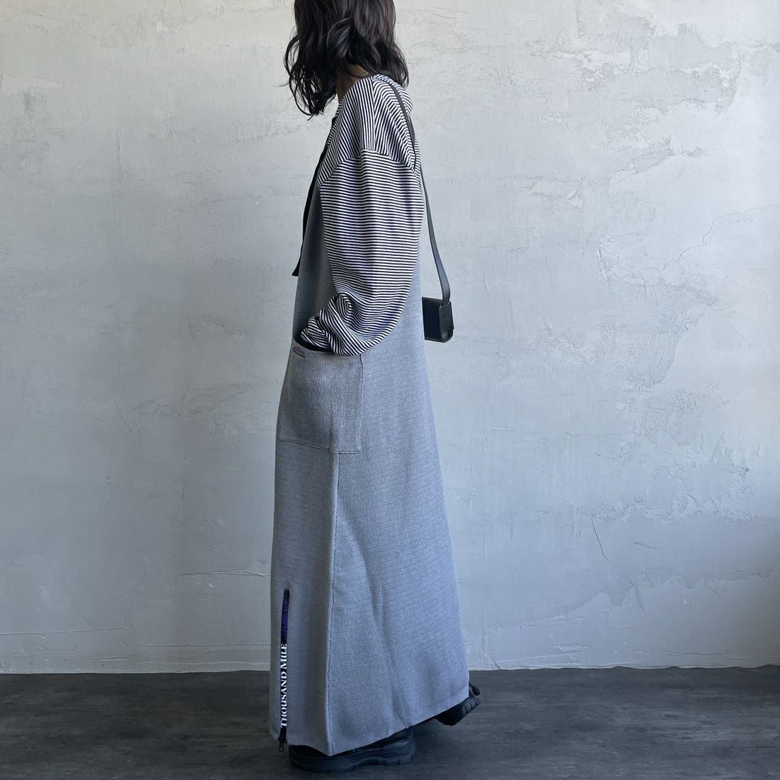 THOUSAND MILE [サウザンド マイル] 別注 ハニカムニットジャンパースカート [TM242PK50352-JF] 15 MD.GRAY &&モデル身長：160cm 着用サイズ：F&&