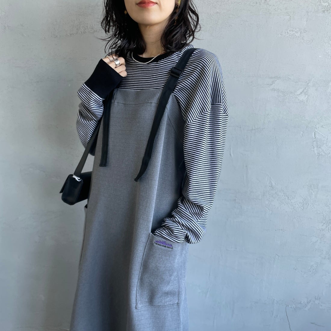 THOUSAND MILE [サウザンド マイル] 別注 ハニカムニットジャンパースカート [TM242PK50352-JF] 15 MD.GRAY &&モデル身長：160cm 着用サイズ：F&&