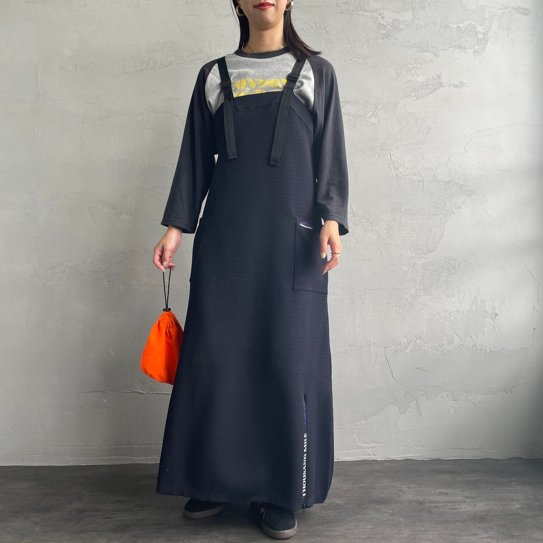 THOUSAND MILE [サウザンド マイル] 別注 ハニカムニットジャンパースカート [TM242PK50352-JF] 79 NAVY &&モデル身長：163cm 着用サイズ：F&&