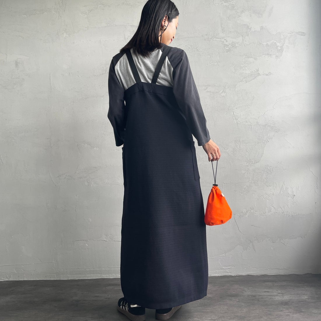 THOUSAND MILE [サウザンド マイル] 別注 ハニカムニットジャンパースカート [TM242PK50352-JF] 79 NAVY &&モデル身長：163cm 着用サイズ：F&&