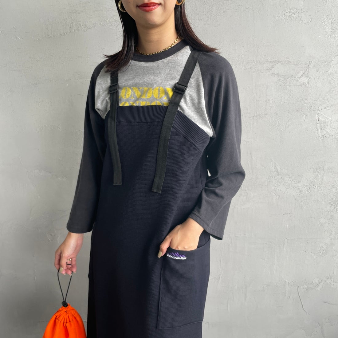 THOUSAND MILE [サウザンド マイル] 別注 ハニカムニットジャンパースカート [TM242PK50352-JF] 79 NAVY &&モデル身長：163cm 着用サイズ：F&&