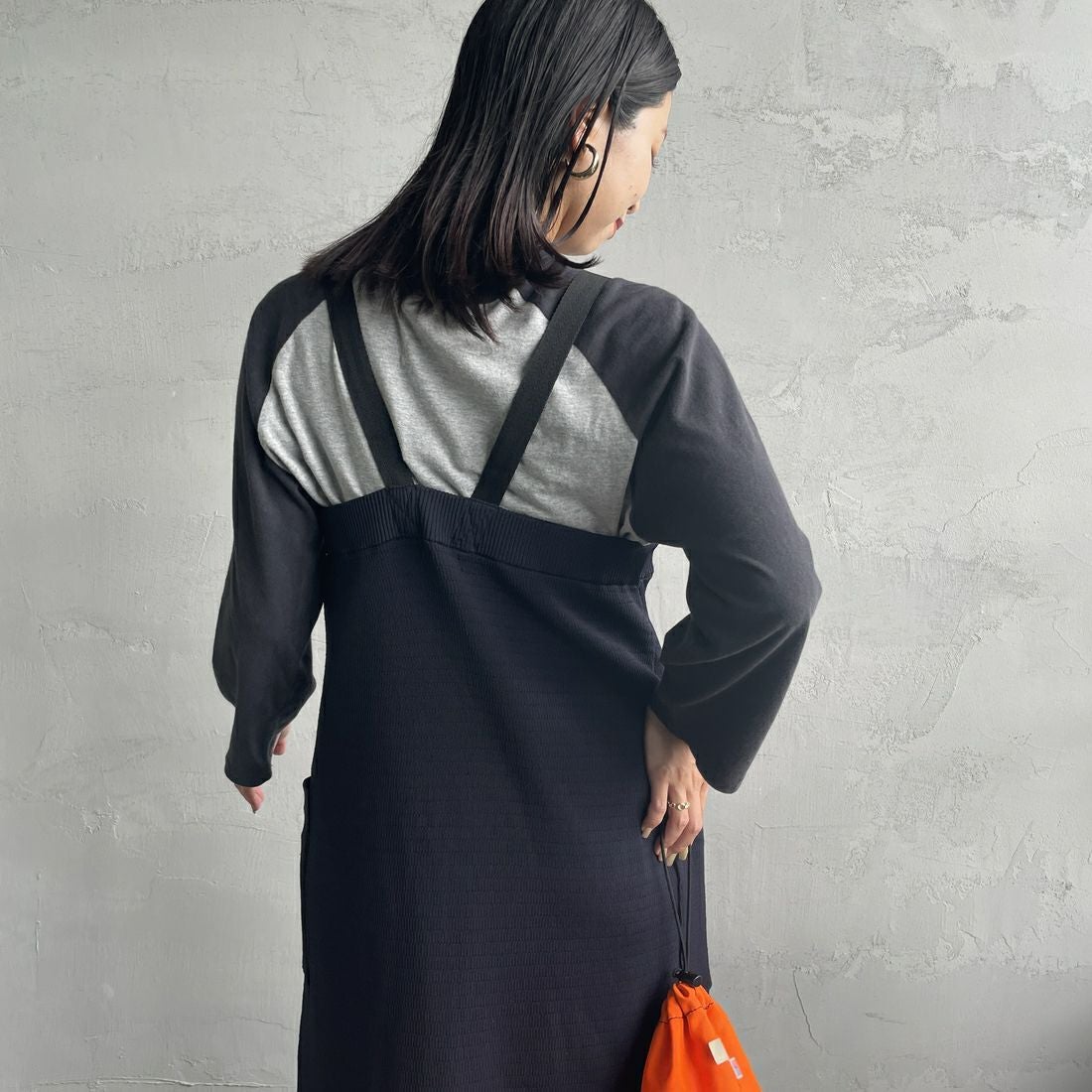 THOUSAND MILE [サウザンド マイル] 別注 ハニカムニットジャンパースカート [TM242PK50352-JF] 79 NAVY &&モデル身長：163cm 着用サイズ：F&&