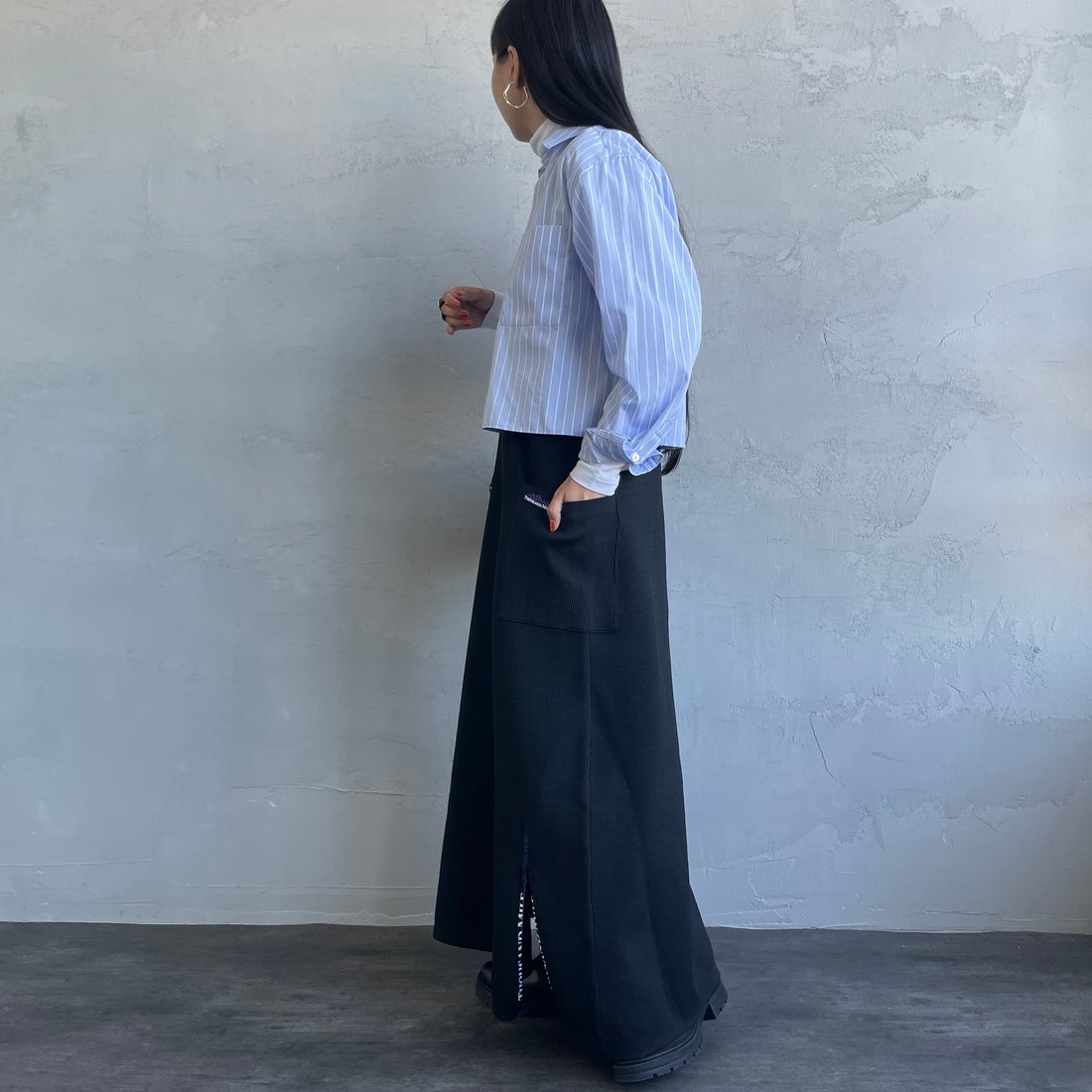 THOUSAND MILE [サウザンド マイル] 別注 ハニカムニットジャンパースカート [TM242PK50352-JF] 09 BLACK &&モデル身長：156cm 着用サイズ：F&&