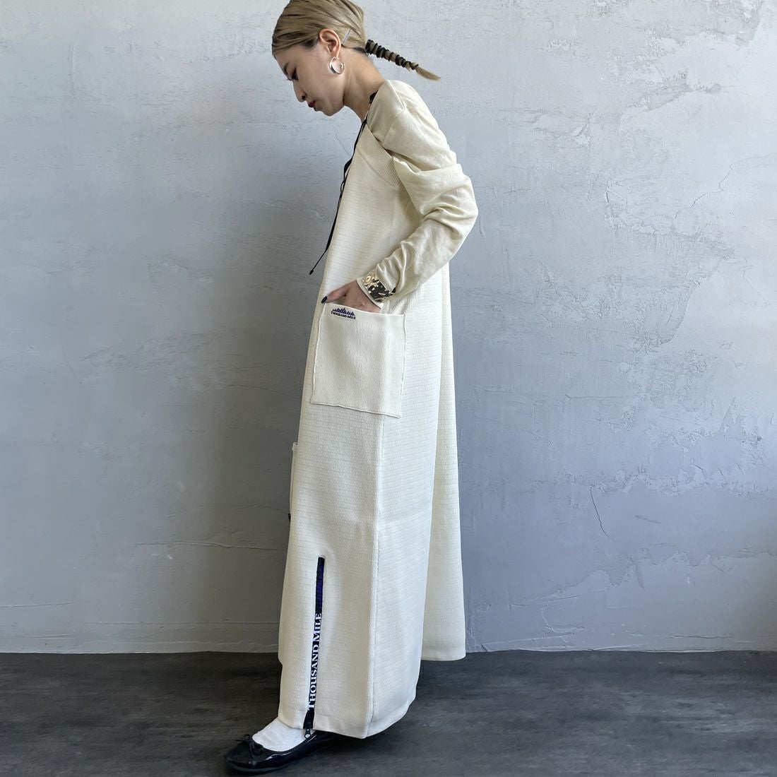 THOUSAND MILE [サウザンド マイル] 別注 ハニカムニットジャンパースカート [TM242PK50352-JF] 01 KINARI &&モデル身長：150cm 着用サイズ：F&&