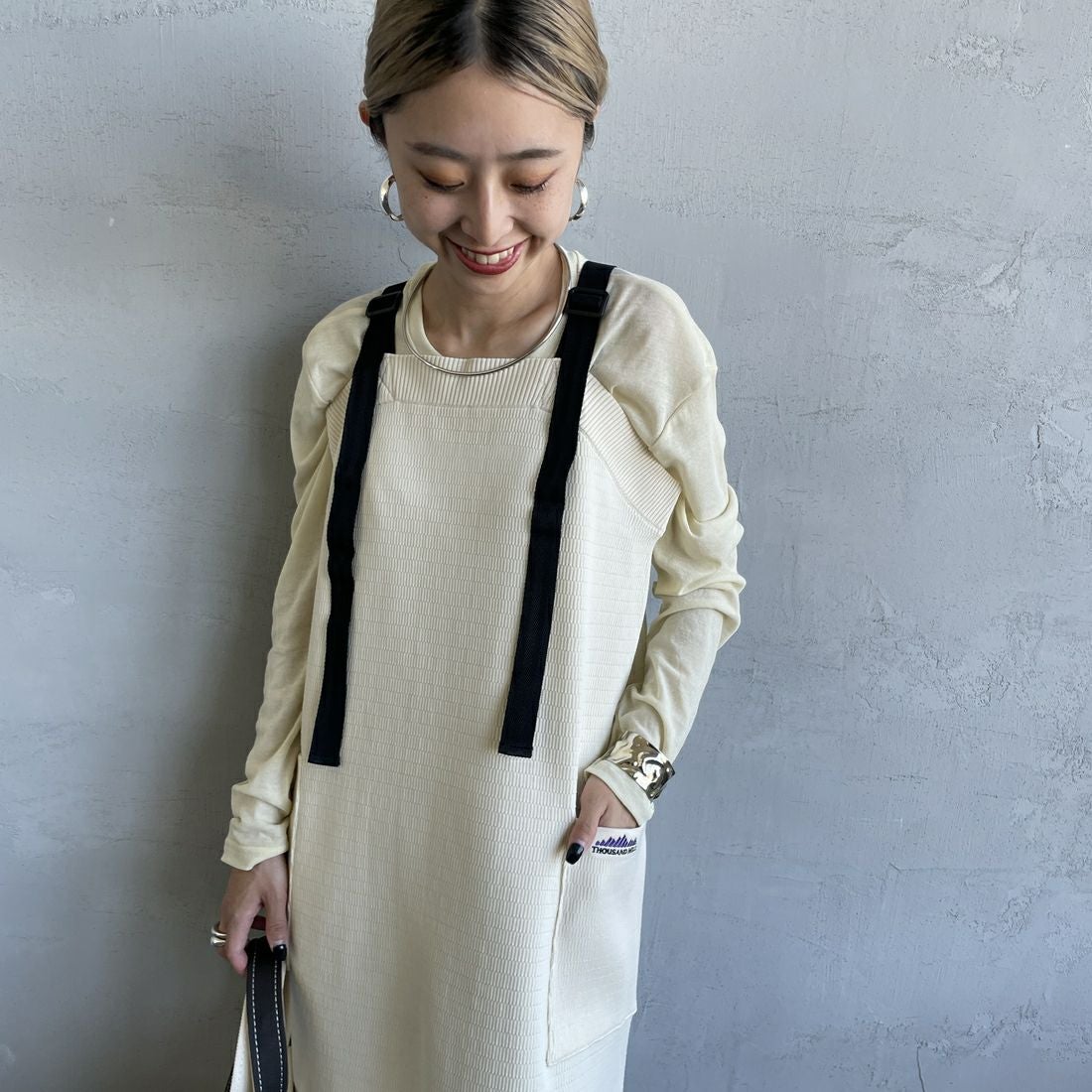 THOUSAND MILE [サウザンド マイル] 別注 ハニカムニットジャンパースカート [TM242PK50352-JF] 01 KINARI &&モデル身長：150cm 着用サイズ：F&&