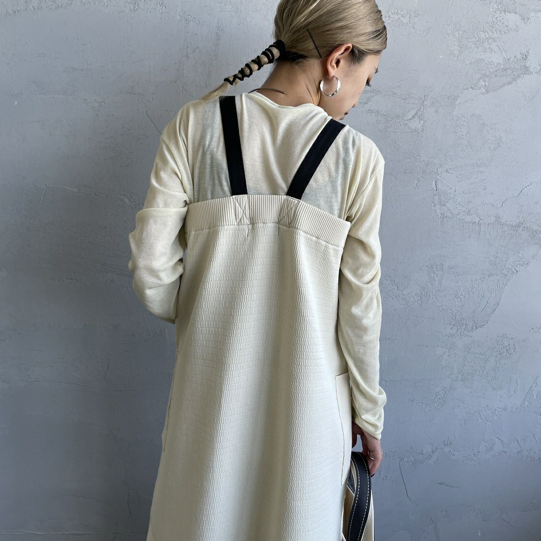 THOUSAND MILE [サウザンド マイル] 別注 ハニカムニットジャンパースカート [TM242PK50352-JF] 01 KINARI &&モデル身長：150cm 着用サイズ：F&&