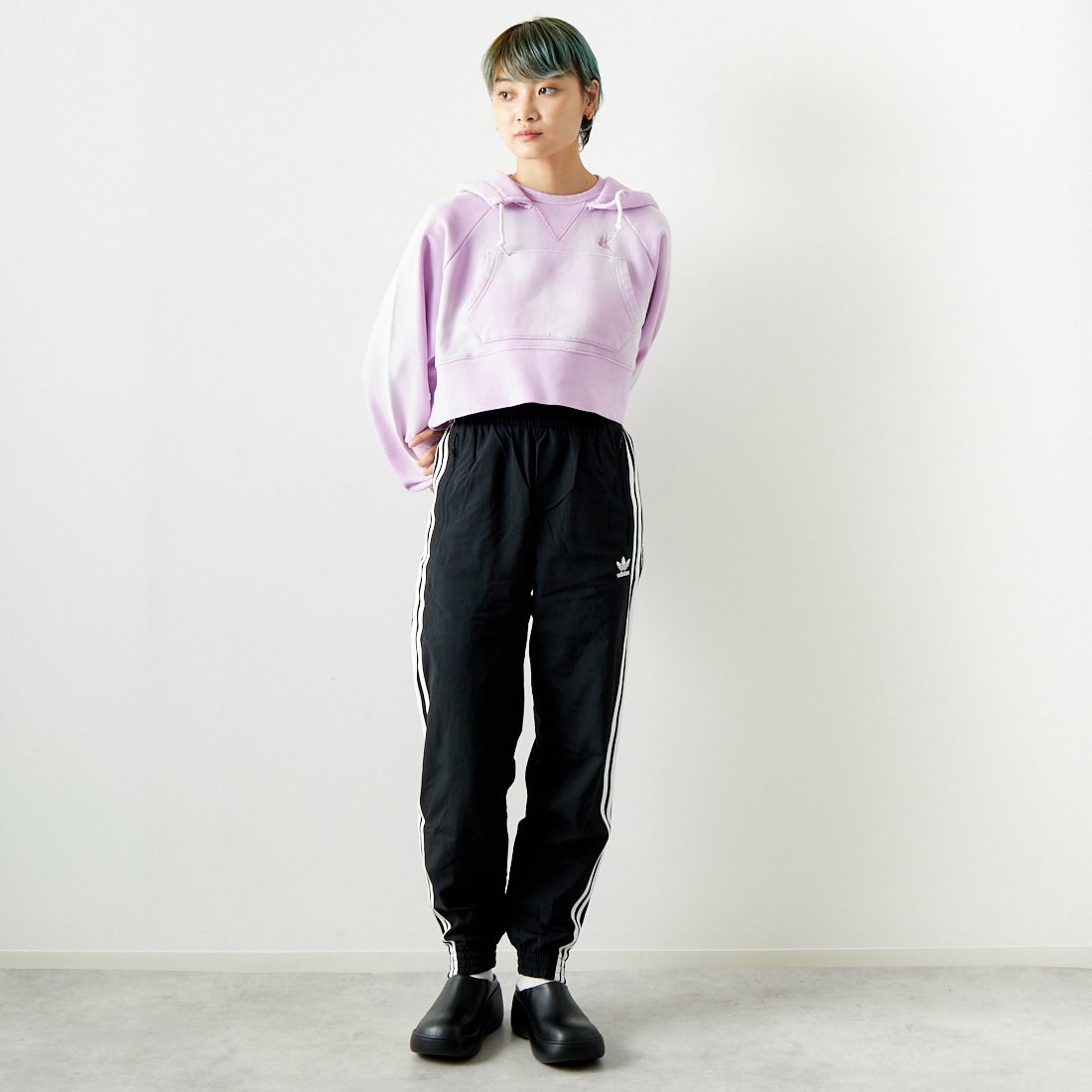 adidas Originals [アディダス オリジナルス] アディカラー ウーブン ファイヤーバードトラックパンツ [JTC69] IT2501 &&モデル身長：160cm 着用サイズ：XS&&