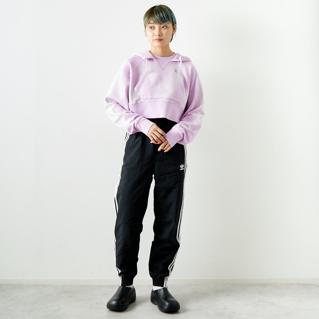 adidas Originals [アディダス オリジナルス] アディカラー ウーブン ファイヤーバードトラックパンツ [JTC69] IT2501 &&モデル身長：160cm 着用サイズ：XS&&