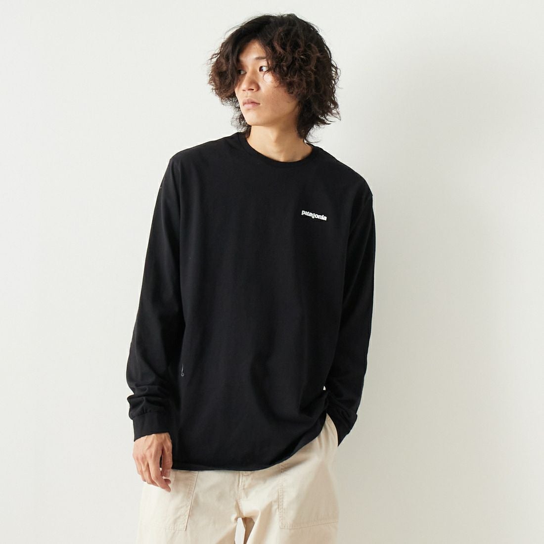patagonia [パタゴニア] メンズ ロングスリーブ P-6ロゴ レスポンシビリティーTシャツ [38518] BLK &&モデル身長：182cm 着用サイズ：L&&