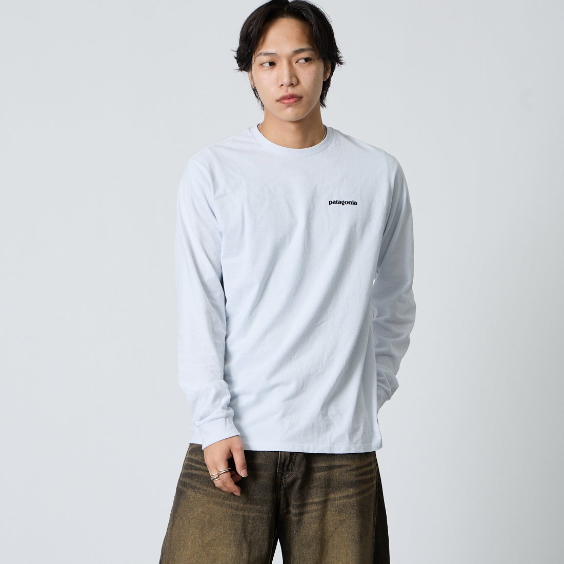 patagonia [パタゴニア] メンズ ロングスリーブ P-6ロゴ レスポンシビリティーTシャツ [38518] WHI &&モデル身長：179cm 着用サイズ：M&&