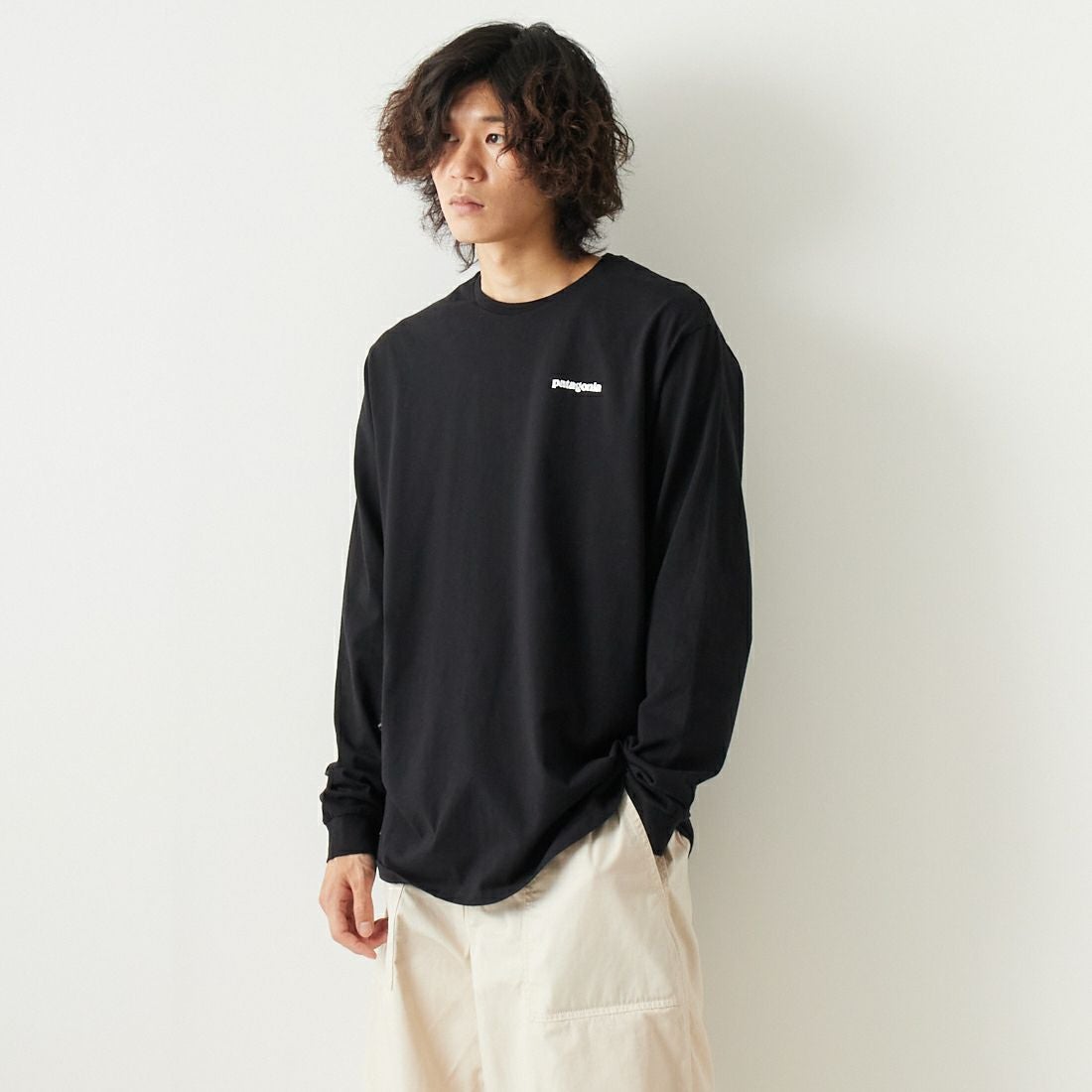 patagonia [パタゴニア] メンズ ロングスリーブ P-6ロゴ レスポンシビリティーTシャツ [38518] BLK &&モデル身長：182cm 着用サイズ：L&&