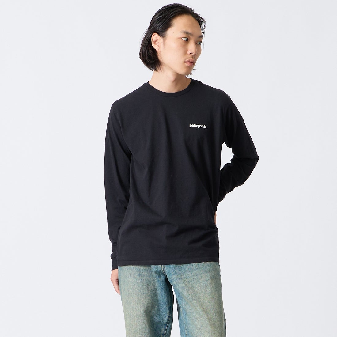 patagonia [パタゴニア] メンズ ロングスリーブ P-6ロゴ レスポンシビリティーTシャツ [38518] BLK &&モデル身長：175cm 着用サイズ：S&&