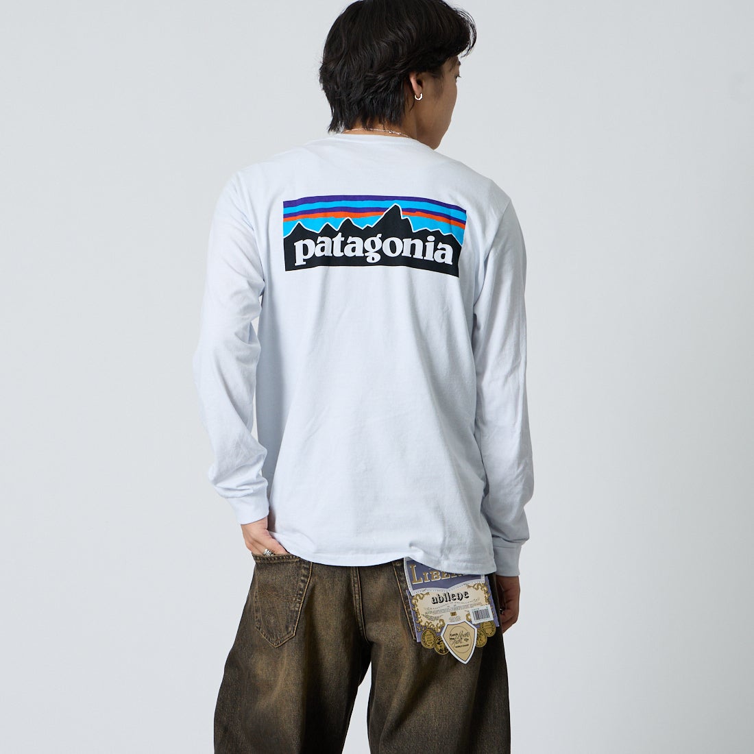 patagonia [パタゴニア] メンズ ロングスリーブ P-6ロゴ レスポンシビリティーTシャツ [38518] WHI &&モデル身長：179cm 着用サイズ：M&&