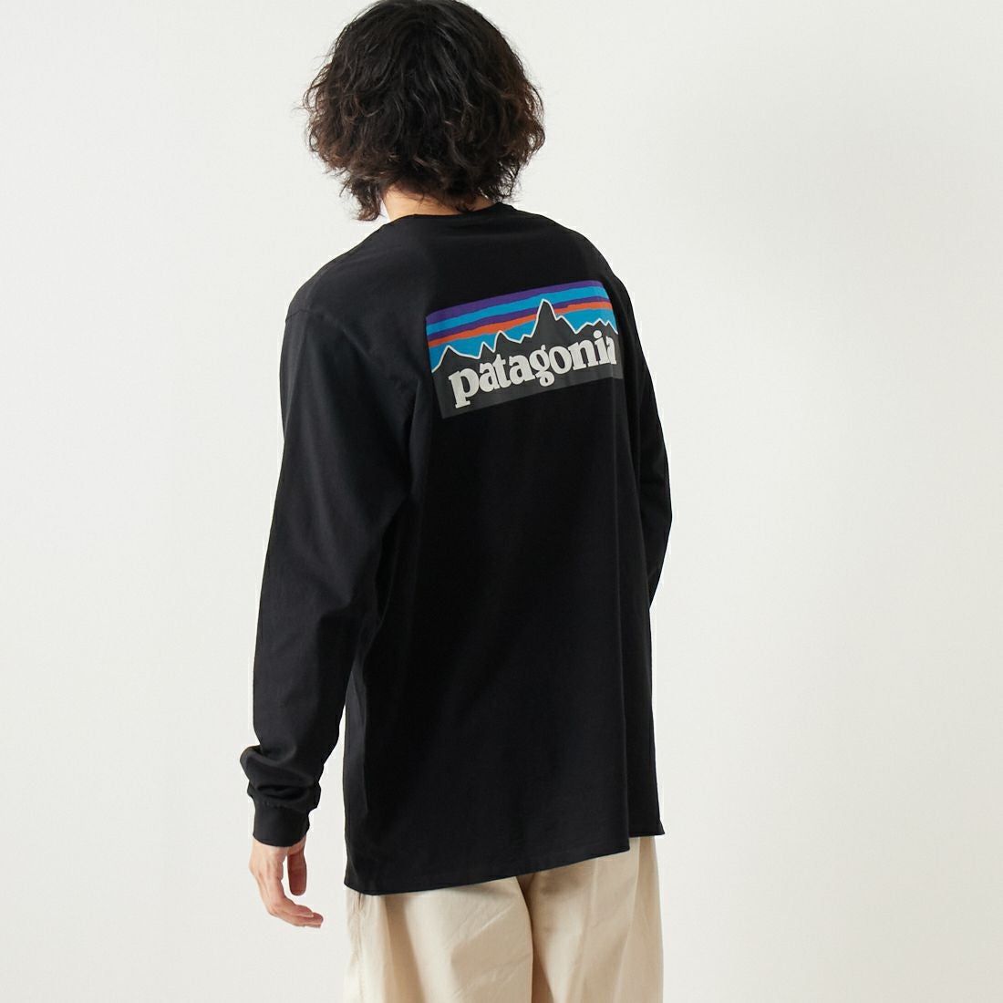 patagonia [パタゴニア] メンズ ロングスリーブ P-6ロゴ レスポンシビリティーTシャツ [38518] BLK &&モデル身長：182cm 着用サイズ：L&&