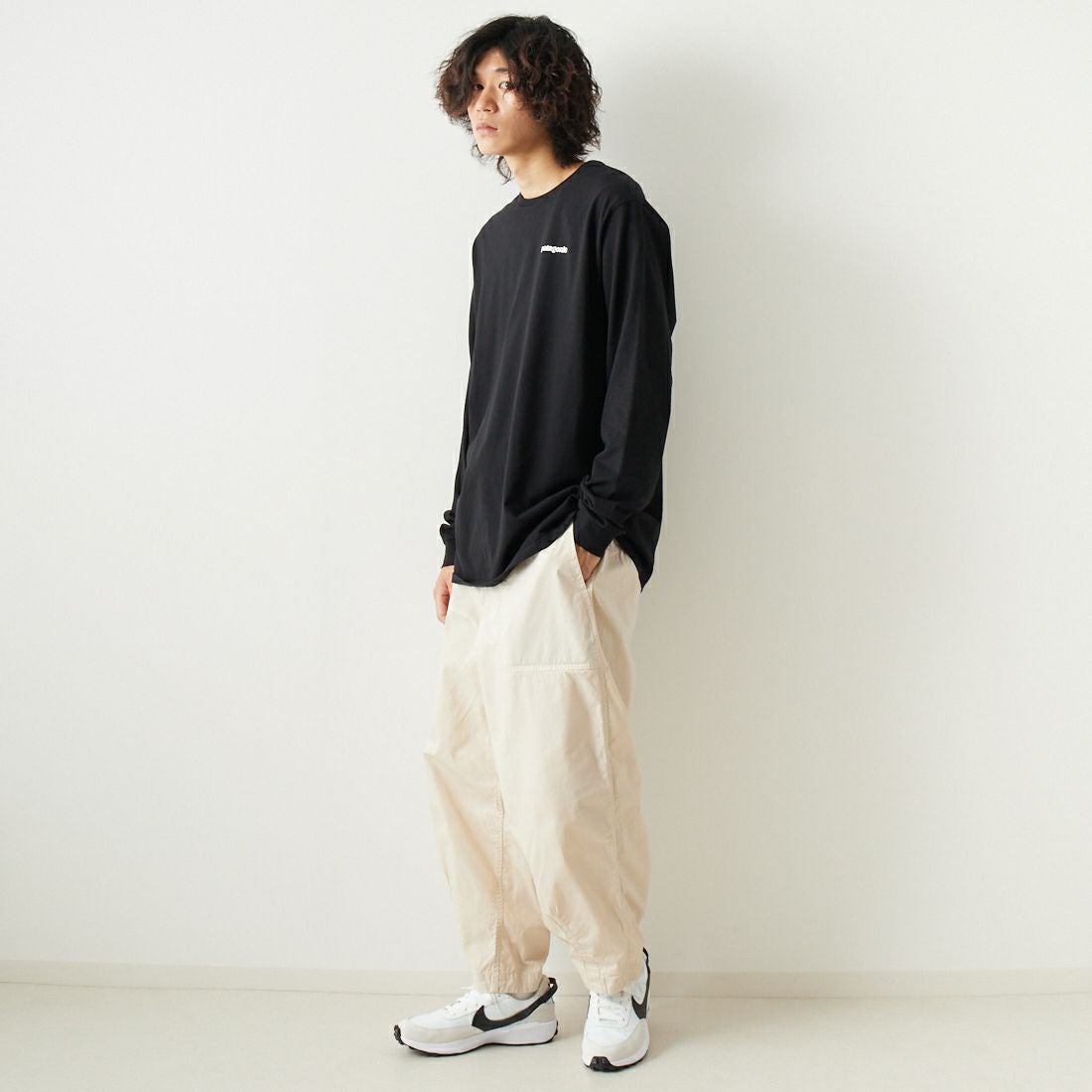 patagonia [パタゴニア] メンズ ロングスリーブ P-6ロゴ レスポンシビリティーTシャツ [38518] BLK &&モデル身長：182cm 着用サイズ：L&&