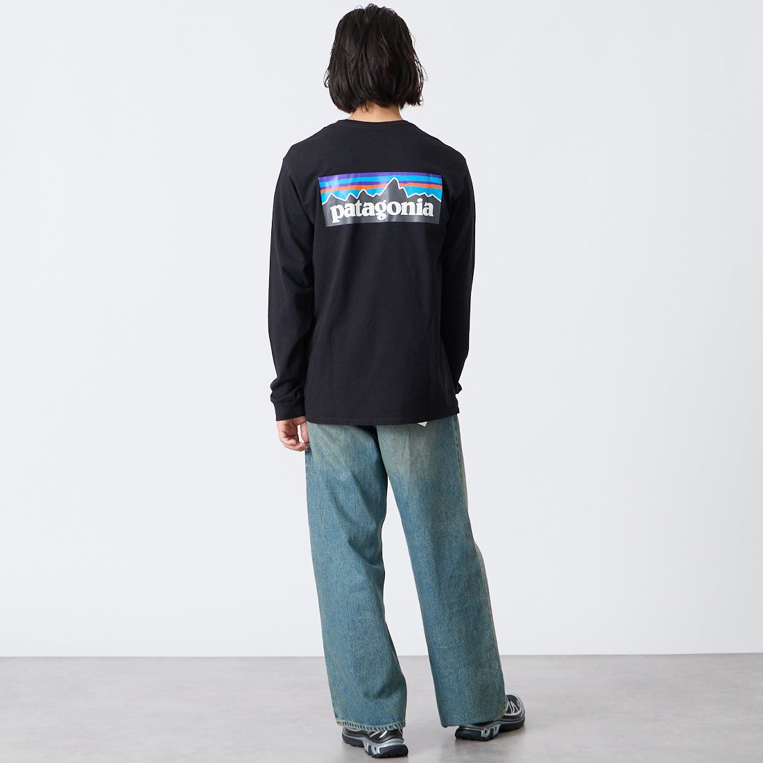 patagonia [パタゴニア] メンズ ロングスリーブ P-6ロゴ レスポンシビリティーTシャツ [38518] BLK &&モデル身長：175cm 着用サイズ：S&&