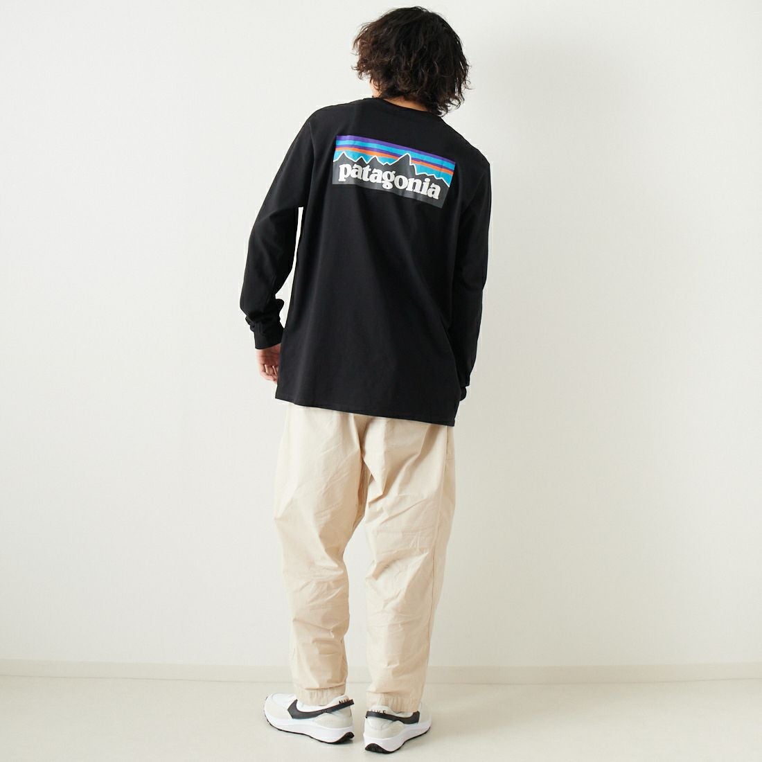 patagonia [パタゴニア] メンズ ロングスリーブ P-6ロゴ レスポンシビリティーTシャツ [38518] BLK &&モデル身長：182cm 着用サイズ：L&&