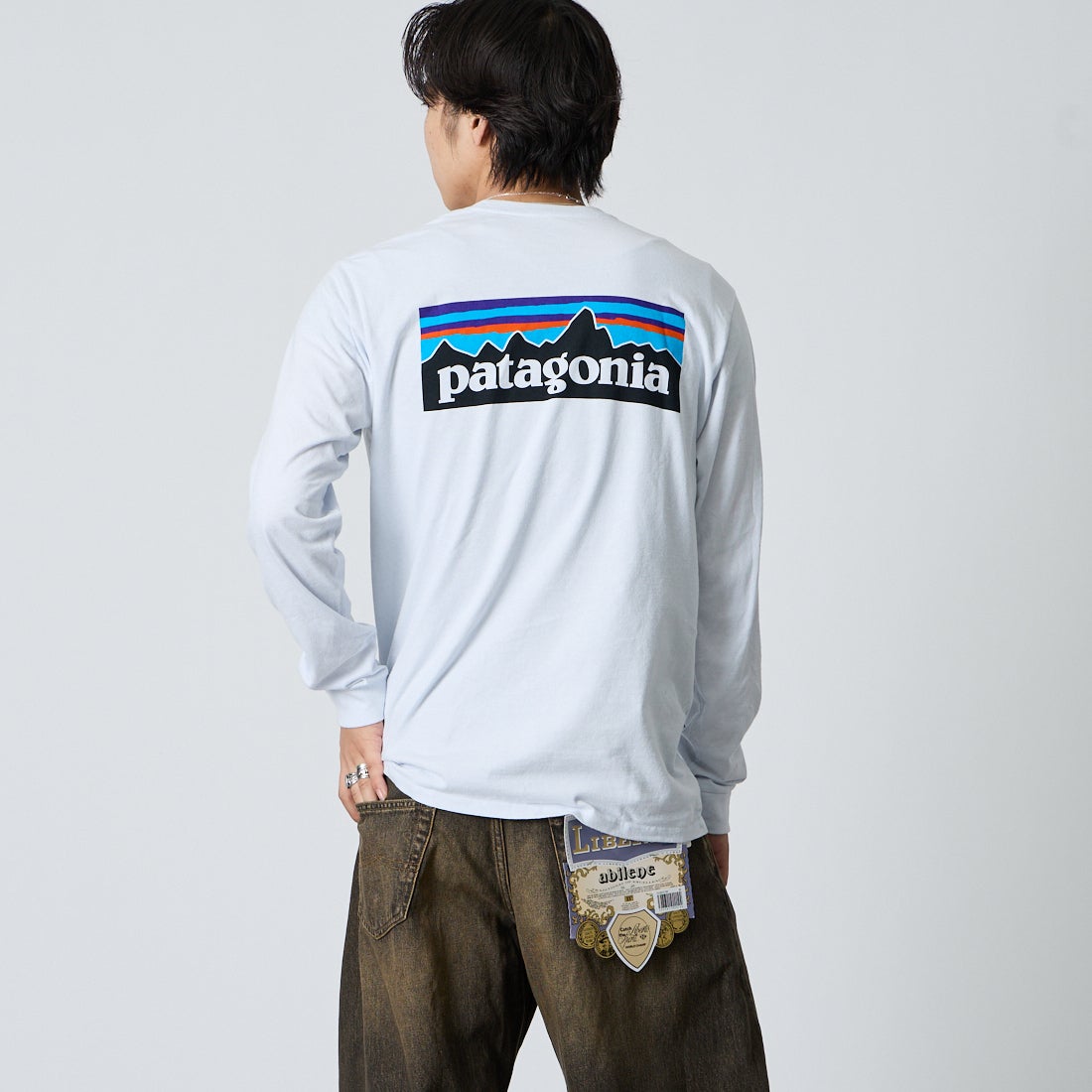 patagonia [パタゴニア] メンズ ロングスリーブ P-6ロゴ レスポンシビリティーTシャツ [38518] WHI &&モデル身長：179cm 着用サイズ：M&&